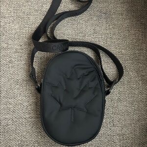 Lululemon team Canada Olympics crossbody bag excellent condition